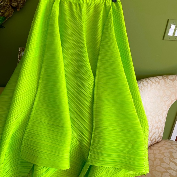 Issey Miyake Pleats please gorgeousvery wide pants.